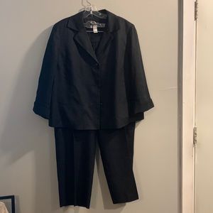 Jones New York Linen Pant Suit. Size 18W. Black
